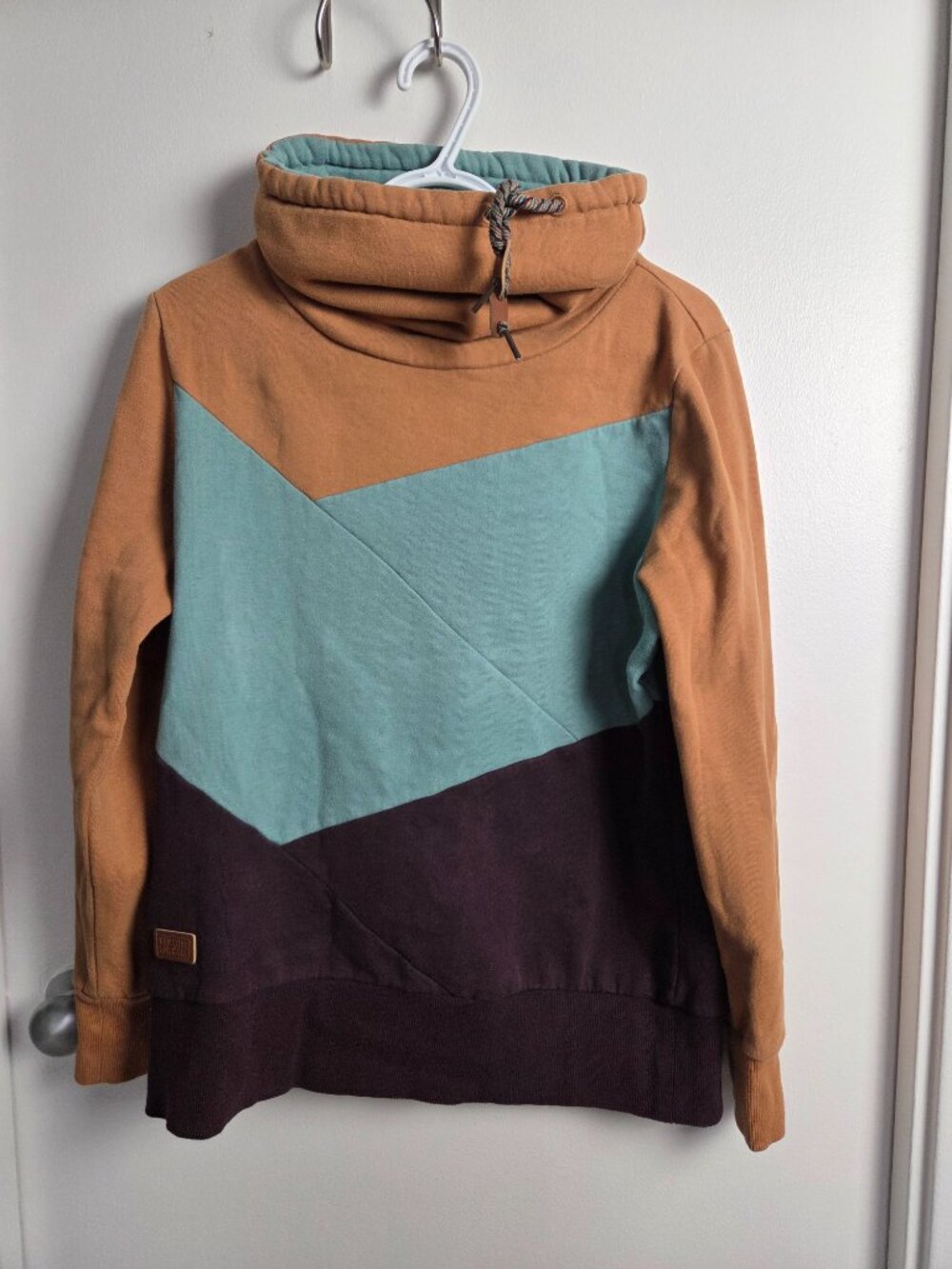TWIK by Simon Women’s Colorblock Cowl neck Turtleneck Pullover Sweatshirt Size M